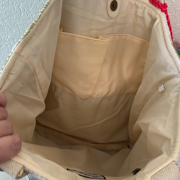 Camel Threads Medium Tote Ivory Gold Pattern‎ Colorful Tassel Snap Closure NWT - Picture 4 of 5